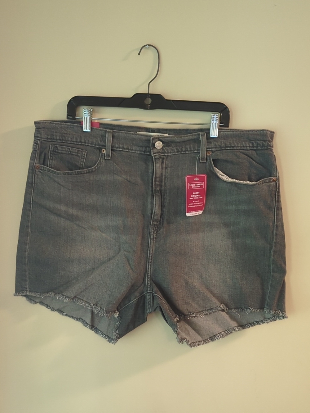 Levi's  Frayed Hem Denim Cutoff Shorts size 18 brand new